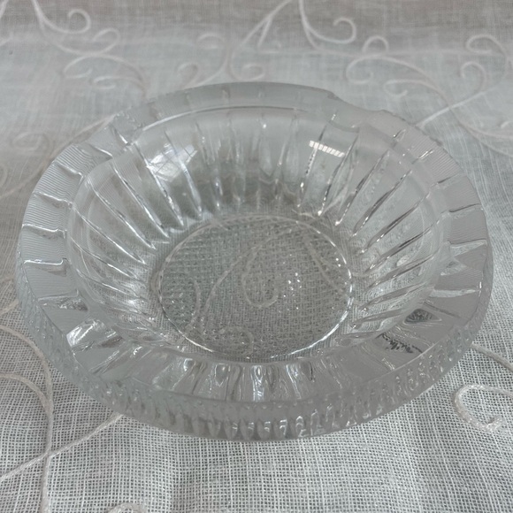 Vintage MCM Heavy Beveled Glass Cigar Ashtray Made in Indonesia 5”x5”x2” - Picture 3 of 7